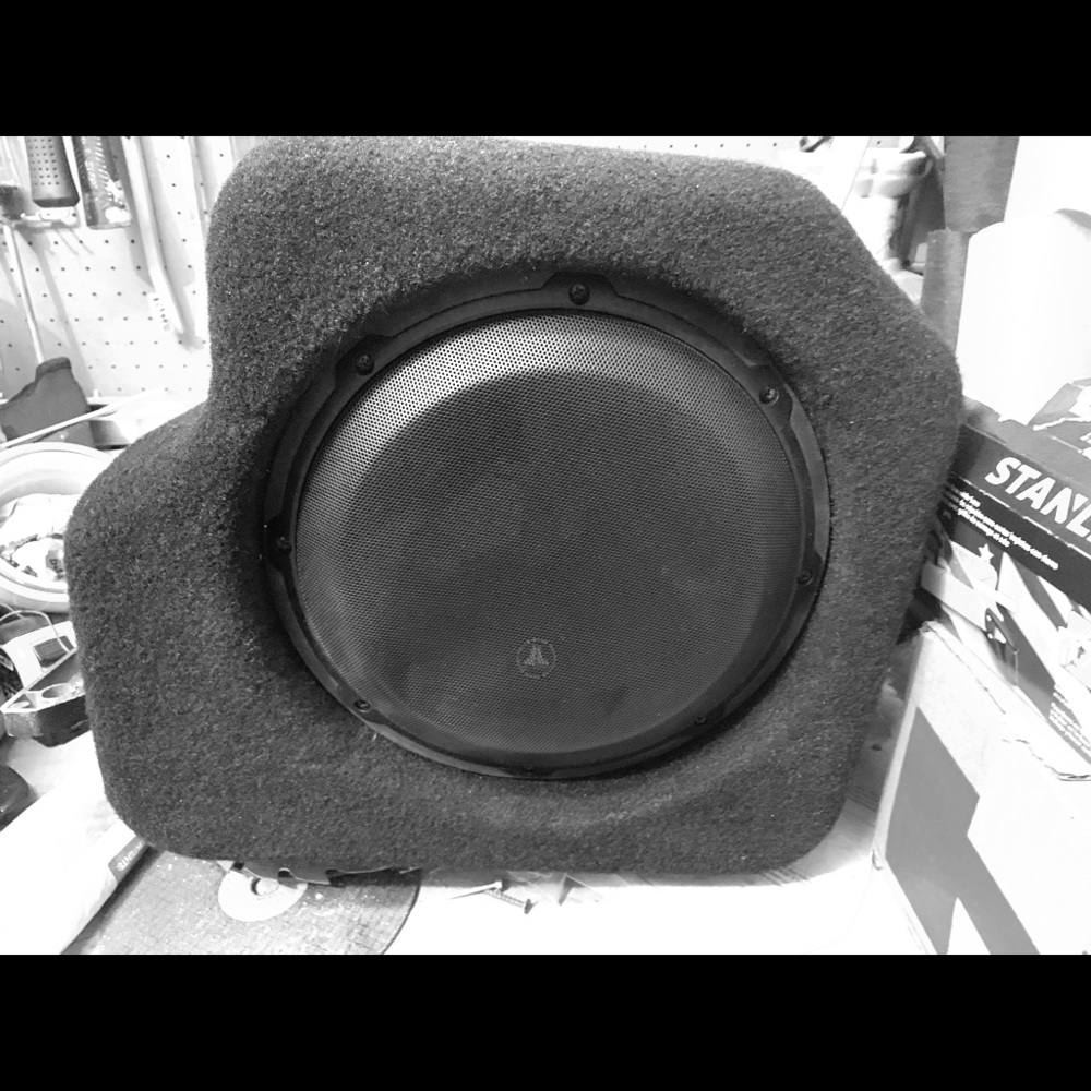 JL 10 inch subwoofer in black box